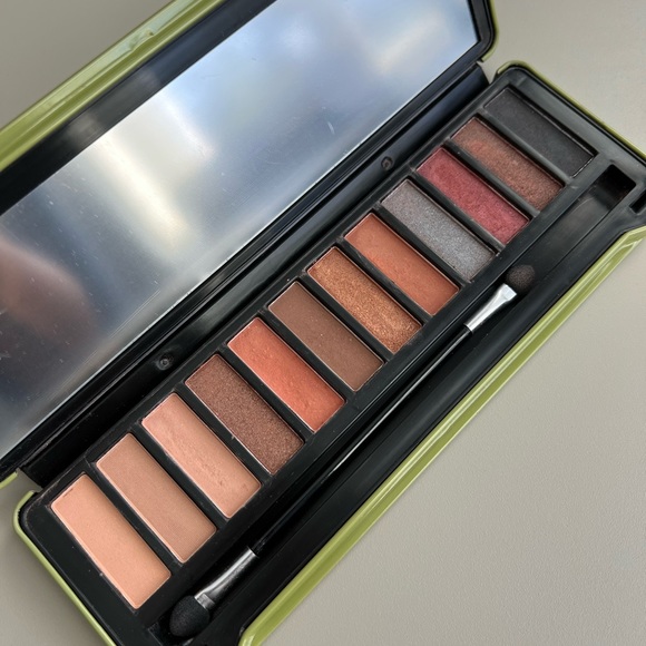 Incognito Eyeshadow Collection - Picture 4 of 7